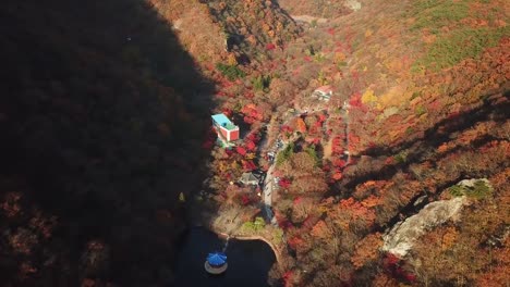 Vista-aérea-otoñal-el-bosque-del-Parque-Nacional-Naejangsan,-Corea-del-sur.