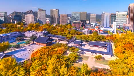 4K,-tiempo-lapso-vista-de-Deoksugung-Palacio-en-otoño-en-Seúl-de-Corea-del-sur