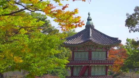 Gyeongbokgung-palace-in-autumn-of-South-Korea