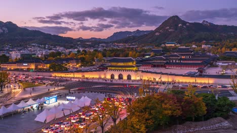 Time-Lapse-Autumn-of-Gyeongbokgung-Palace-twilight-at-night-in-South-Korea