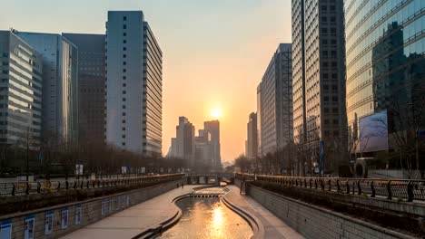 Lapso-de-tiempo-de-Corea-del-Sur-Seúl-4K,-timelapse-del-amanecer-en-el-arroyo-de-Cheonggyecheon