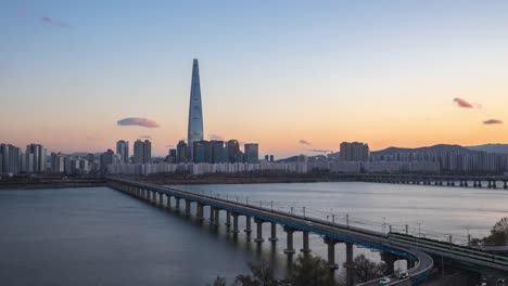 Seoul-city-skyline-at-twilight-timelapse-in-Seoul-city,-South-Korea.