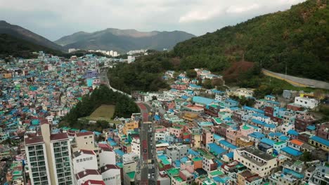 Vista-aérea-del-pueblo-de-la-cultura-de-Gamcheon,-Busan