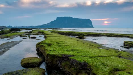 Sunrise-Timelapse-bei-Seongsan-Ilchulbong,-Insel-Jeju,-Südkorea,-4K-Zeitraffer