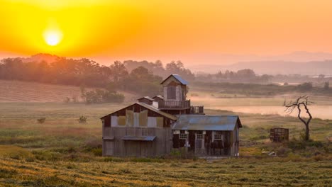 Amanecer-en-casa-de-campo-en-el-campo-de-Corea-4k-Timelapse