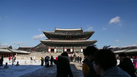 Winter-scenery-hyper-lapse-of-people-touring-Korea-Gyeongbokgung-Palace.