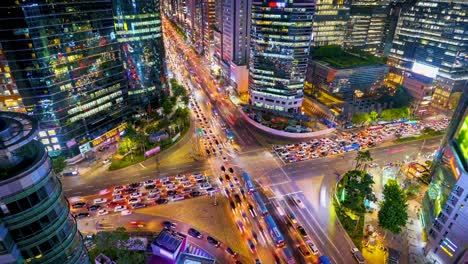 Timelapse-Traffic-at-night-in-Gangnam-City-Seoul,-South-Korea.Zoom-out