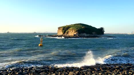 Ocean-waves-crashing-on-the-rocks-of-Incheon,-Seoul-Korea