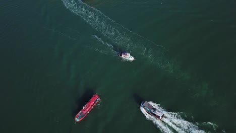 Luftaufnahme-des-Speed-Boot-läuft-auf-sea.incheon,-korea