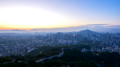 Seoul-City-von-Nacht-zu-Tag,-Time-Lapse-Sonnenaufgang-von-Seoul-City-Skyline,-Südkorea