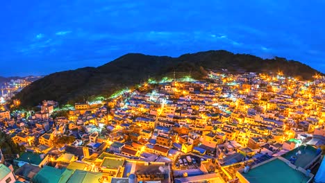 4-k-Zeit-verfallen-Sonnenaufgang-am-Gamcheon-Culture-Village-in-Busan-in-Südkorea