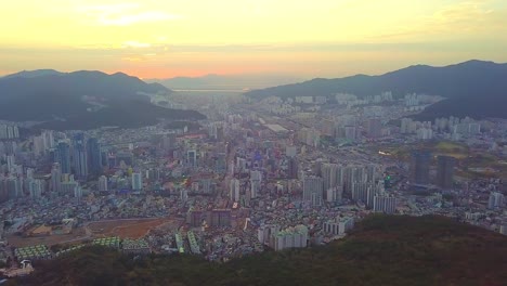 Aéreo-urbano-de-ciudad-vista-de-Busan-Corea-del-sur