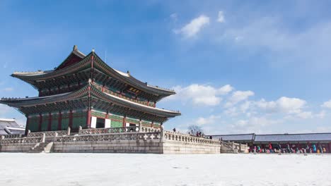 Winter-Landschaft-Zeitraffer-von-Menschen-touring-Korea-Gyeongbokgung-Palace.