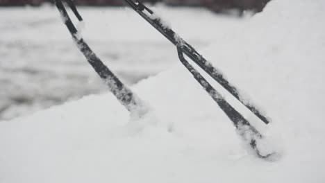 Windschutzscheibe-Wischer-bei-fallenden-Schnee-Wetter-in-Gangneung,-Provinz-Gangwon-do