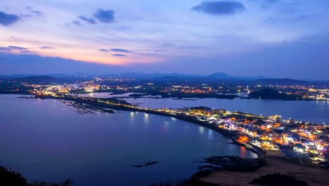 Timelapse-de-Seongsan-Ilchulbong-de-noche,-isla-de-Jeju,-Corea-del-sur,-lapso-de-tiempo-de-4K