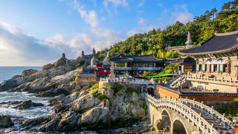 Timelapse-del-templo-de-Haedong-Yonggungsa-de-Busan,-Corea-del-sur.