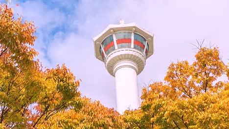 4K-torre-de-busan-de-lapso-de-tiempo-en-otoño-de-Corea-del-sur