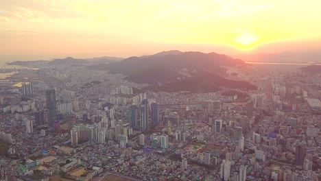 Aerial-View-Sonnenuntergang-am-Busan-Großstadt-Cityscape-von-Südkorea