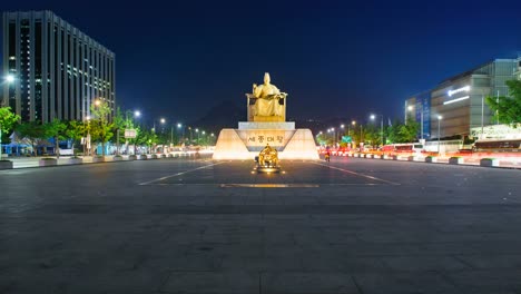 La-estatua-de-Rey-Sejong-en-la-noche-en-Seúl,-Corea-del-sur.-4k-Timelapse