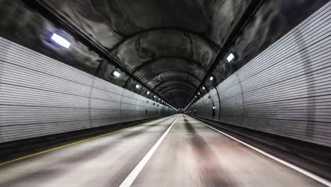 Vista-de-timelapse-del-Tohamsan-conducción-túnel-en-Corea-del-sur