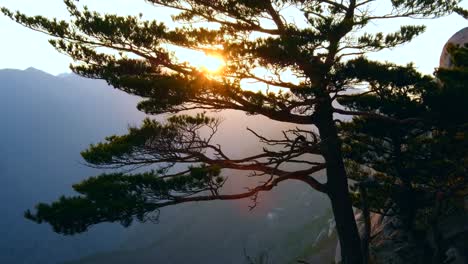 Sunset-at-Ulsanbawi,-Seoraksan-National-Park,-South-Korea