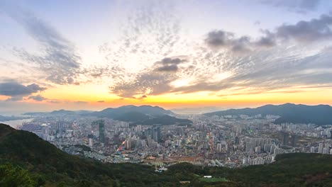 4K.-Paisaje-de-ciudad-lapso-vista-de-Busan-Corea-del-sur-el-tiempo