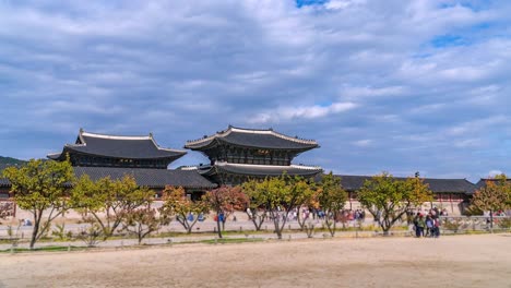 4K-Time-lapse-tourist-at-Gyeongbokgung-palace-South-Korea