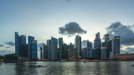 Día-de-vídeo-de-lapso-de-tiempo-de-noche-del-skyline-de-la-ciudad-de-Singapur-en-la-ciudad-de-Singapur,-Singapur-timelapse-4K