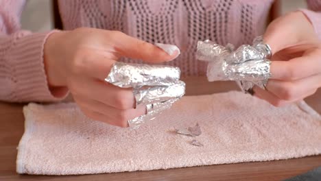 Removing-gel-Polish-from-nails.-Woman-takes-the-foil-off-her-fingers.-Close-up-hand.