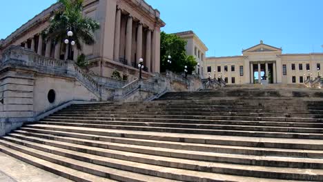 The-Alma-Mater-statue-in-front-of-the-University-of-Havana,-Universidad-de-La-Habana,-entrance,-Havana,-Cuba