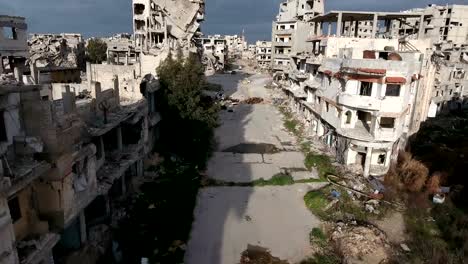 Vista-aérea-de-homs-ruinas-bajo-cielo-nublado