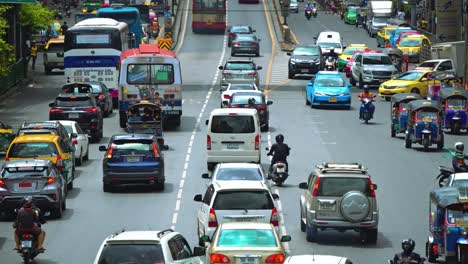 Verkehr-der-Autos.-Stau