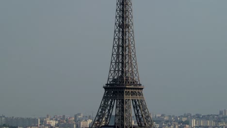 Torre-Eiffel-en-París-