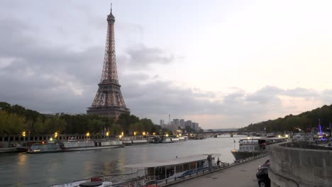 Time-lapse-of-Eiffel-Tower-Lighting-up-at-sunset