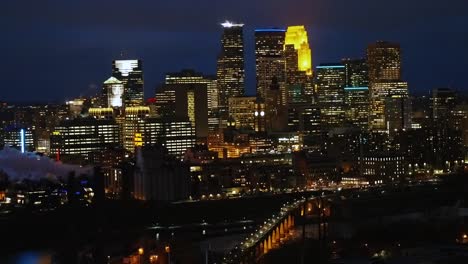 Minneapolis-en-la-noche---vista-aérea