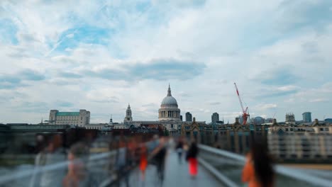 Hiper-lapso-Millennium-Bridge-Londres-4k