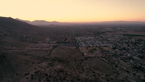 Phoenix-South-Mountain-Park-Sonnenuntergang-Luftaufnahme-Flyback