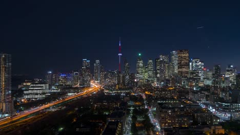 Horizonte-de-la-ciudad-de-noche-Downtown-Toronto