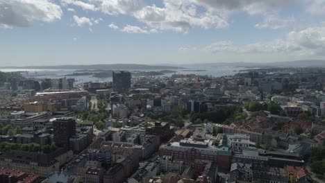 Vistas-aéreas-sobre-el-centro-de-la-ciudad-de-Oslo,-Noruega