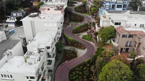 Lombard-Street-in-San-Francisco.-Touristische-Attraktion.