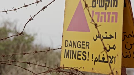 Minefield-warning-sign-in-the-Golan-Heights-in-the-Syria-Israel-border