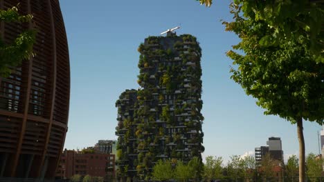 milan-city-sunny-day-famous-downtown-living-buildings-slow-motion-panorama-4k-italy