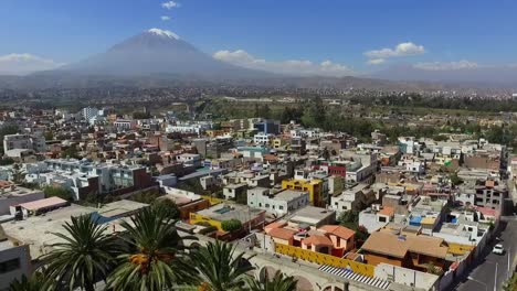 Arequipa-Stadt-in-Peru-Drohnen-Luftaufnahme