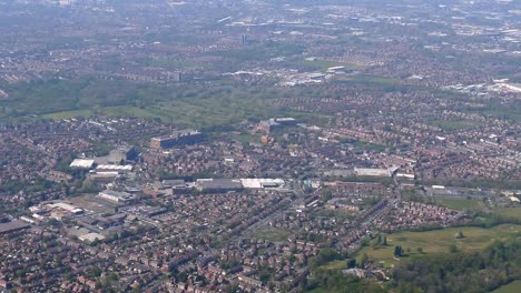 Manchester-Wolkenkratzer-in-der-Ferne-von-Landeflugzeugen