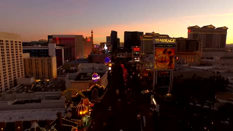 Aerial-Stadtansicht-von-Las-Vegas-Strip-bei-Dämmerung