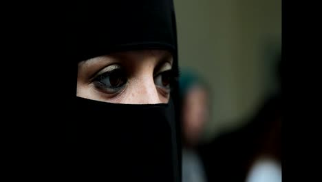 woman-wearing-Burqa/Burkha-veil