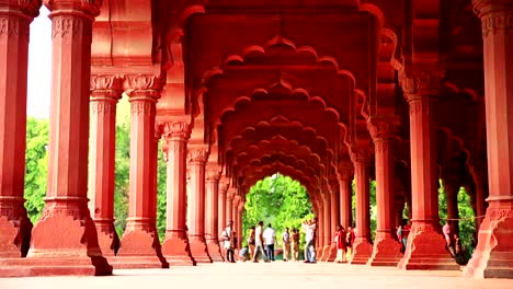 Besucher-im-Red-Fort