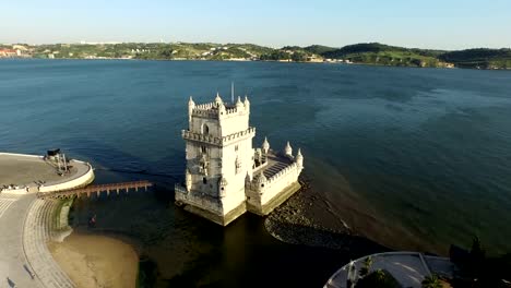 Luftaufnahme-vom-Turm-von-Belem,-in-Lissabon,-Portugal