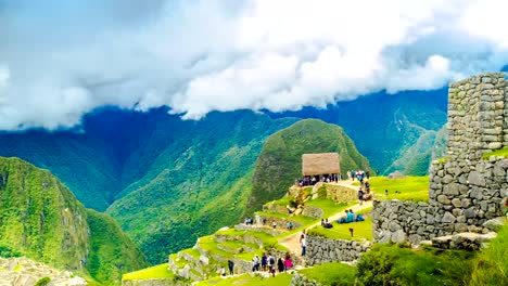 Zeitraffer-von-Touristen-in-Machu-Picchu