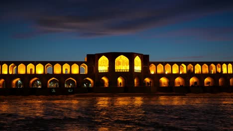 Night-view-of-Khaju-Bridge-(Pol-e-Khaju)-in-Isfahan,-Iran